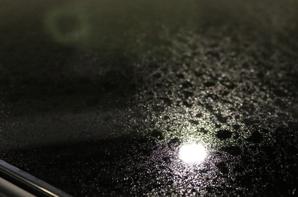 車のガラスの油膜