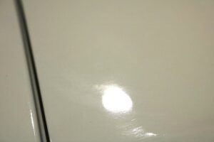 白い車のタオル傷がついた画像